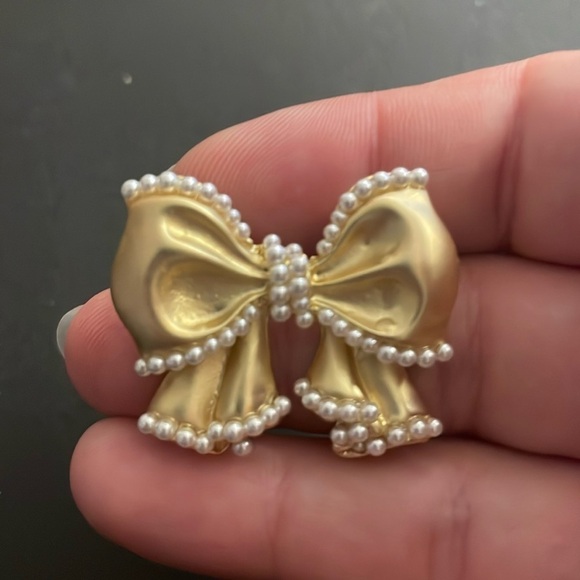 Saks fifth avenue gold matte bow - Picture 1 of 2